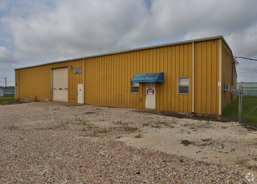 317-327 S McLennan Loop, Elm Mott, TX for sale - Primary Photo - Image 1 of 1
