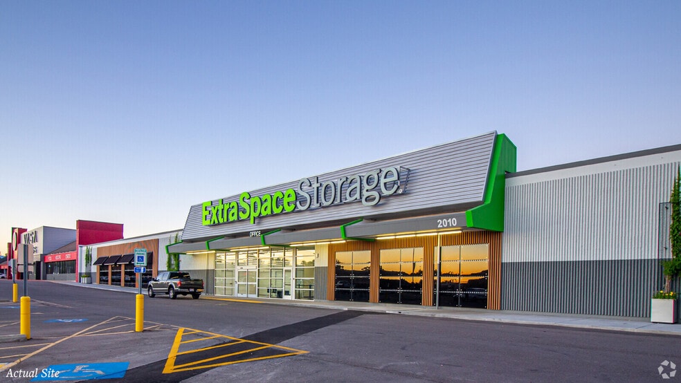 2010 N Main St, Layton, UT for lease - Building Photo - Image 3 of 8
