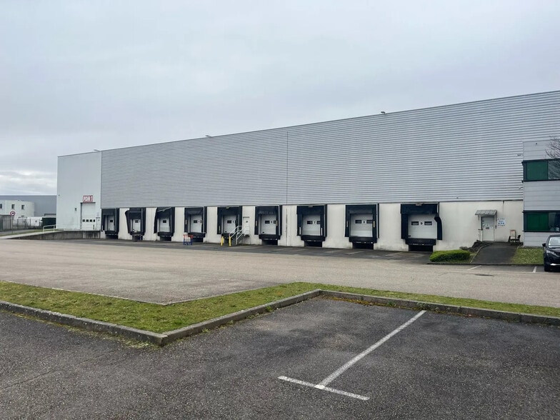 Avenue Des Pays-Bas, Meyzieu for lease - Building Photo - Image 1 of 3