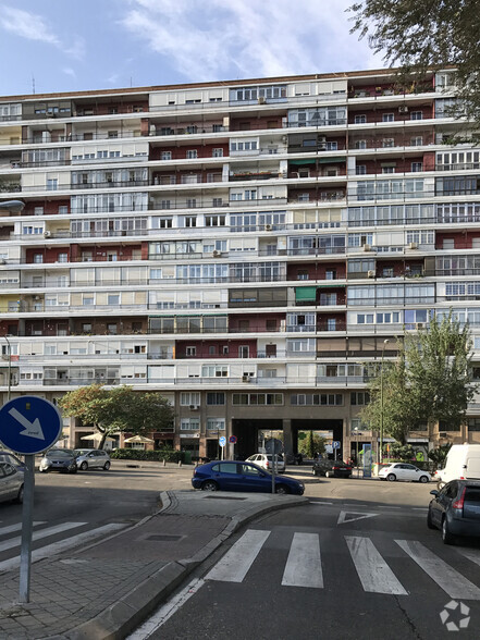 Multifamily in Madrid, MAD for sale - Primary Photo - Image 1 of 2