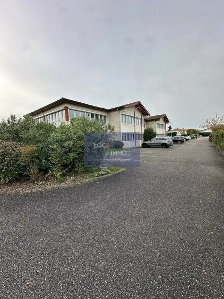 Office in Le Haillan for sale - Building Photo - Image 3 of 8
