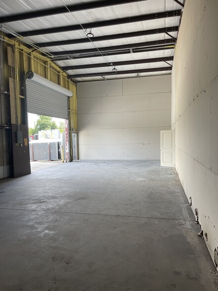 18440 Paulson Dr, Port Charlotte, FL for lease - Building Photo - Image 3 of 22