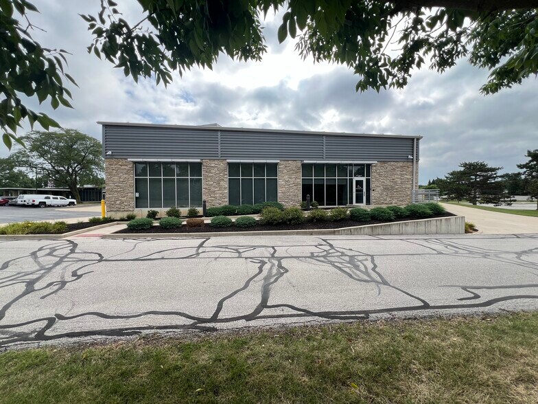 2980 E Coliseum Blvd, Fort Wayne, IN for sale - Building Photo - Image 2 of 13