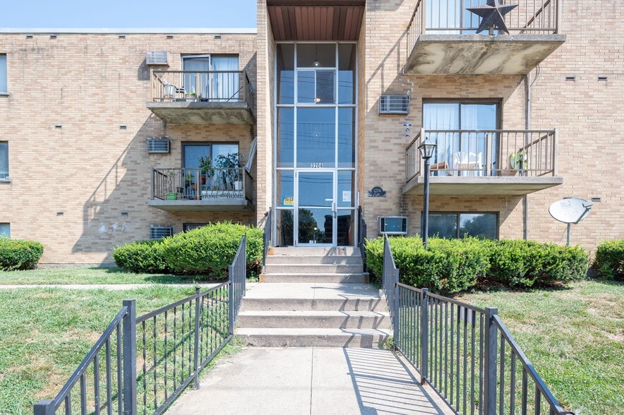3204 Mozart Ave, Cincinnati, OH for sale - Building Photo - Image 1 of 28