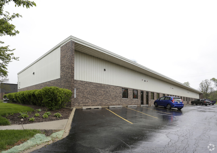 901-915 Atlantic Dr, West Chicago, IL for lease - Primary Photo - Image 1 of 6