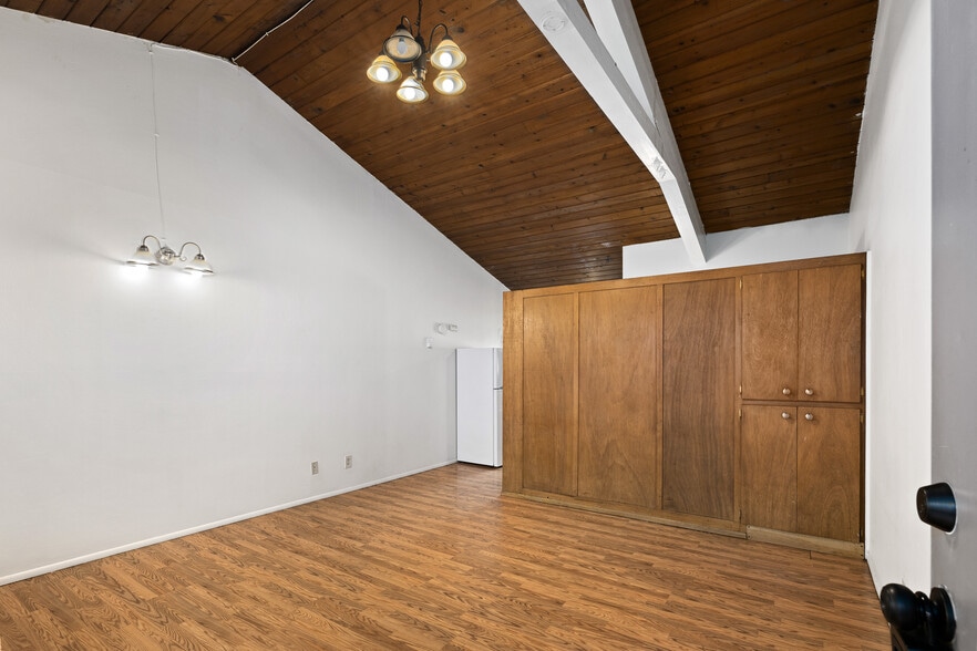 1718 Summit Ave, Seattle, WA for sale - Building Photo - Image 2 of 12