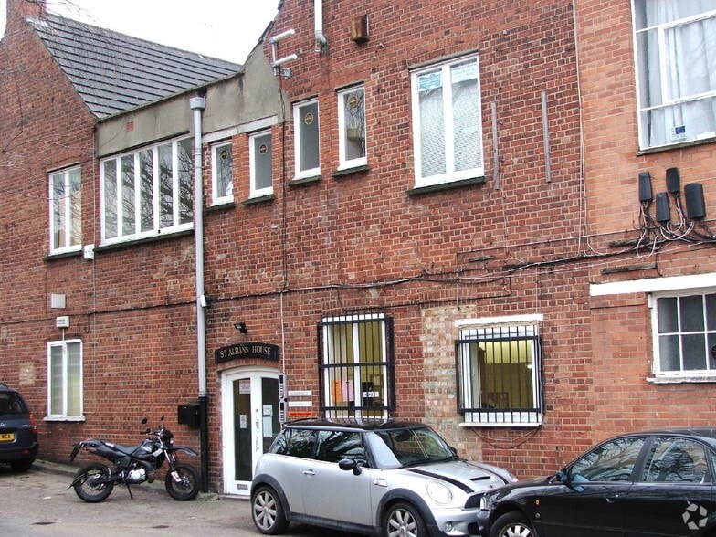 St Albans Ln, London for lease - Building Photo - Image 2 of 8