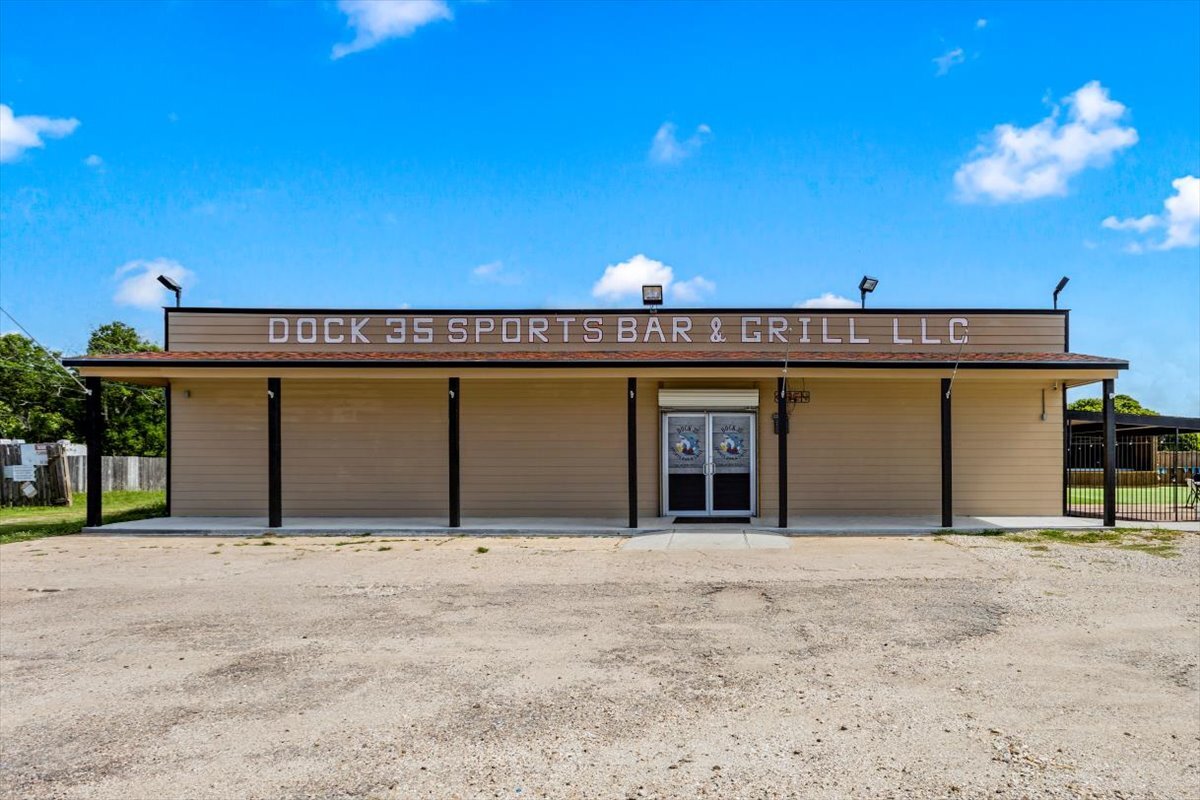 1520 Henderson Avenue, Palacios, TX for sale Primary Photo- Image 1 of 1