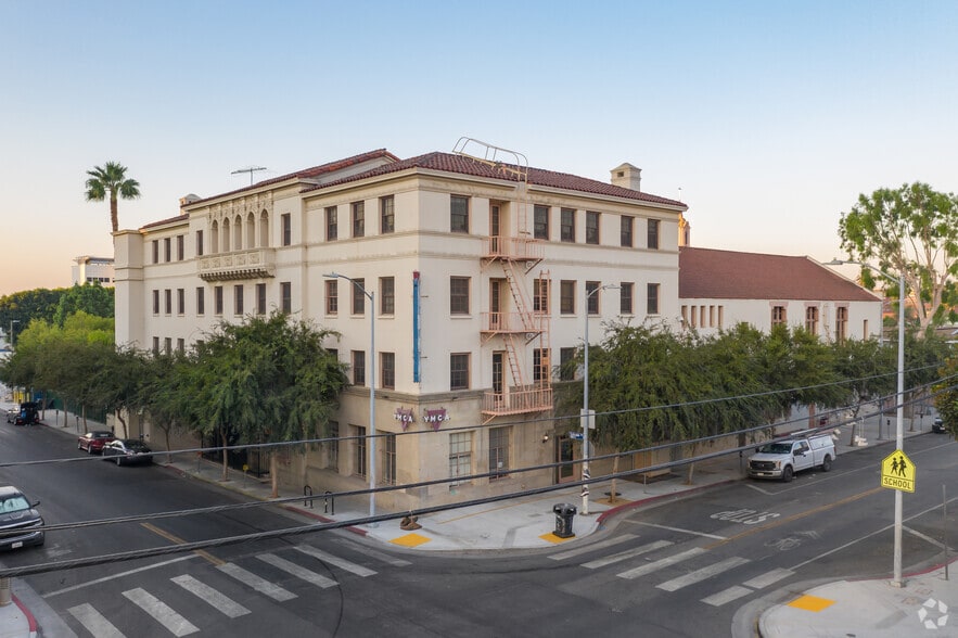 6560-6600 Selma Ave, Los Angeles, CA for lease - Primary Photo - Image 1 of 2