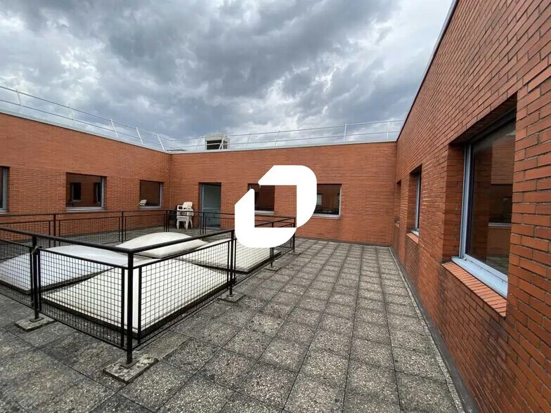 Office in Roissy-en-France for sale - Building Photo - Image 2 of 7