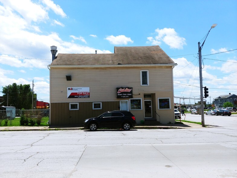 831 W 3RD St, Davenport, IA for sale - Building Photo - Image 1 of 1
