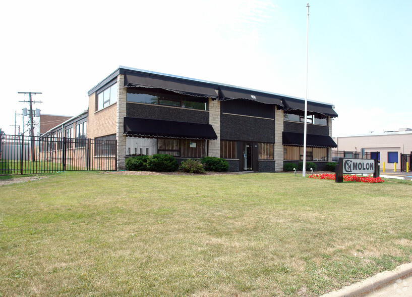 3831 Industrial Ave, Rolling Meadows, IL for lease - Building Photo - Image 1 of 3