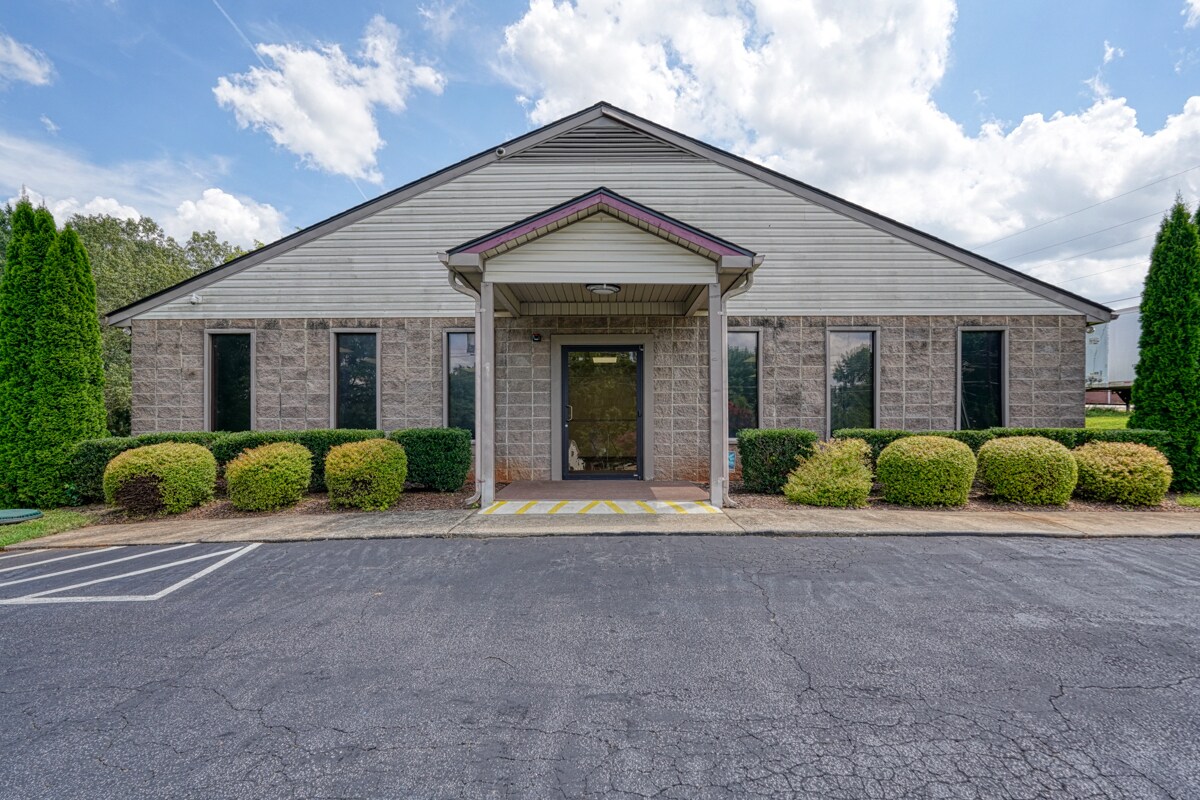 2270 Old Furnace Rd, Boiling Springs, SC for sale Building Photo- Image 1 of 1