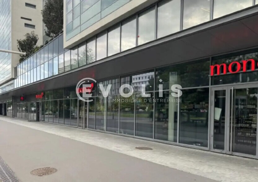 Office in Nanterre for lease - Building Photo - Image 1 of 3