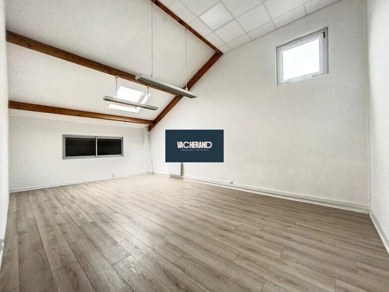 Office in Aulnoy-lez-Valenciennes for lease - Interior Photo - Image 3 of 6