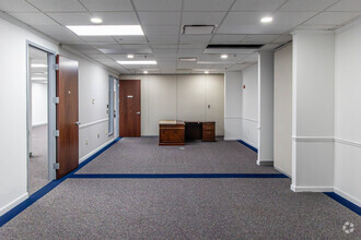 399 Campus Dr, Somerset, NJ for lease Interior Photo- Image 2 of 8