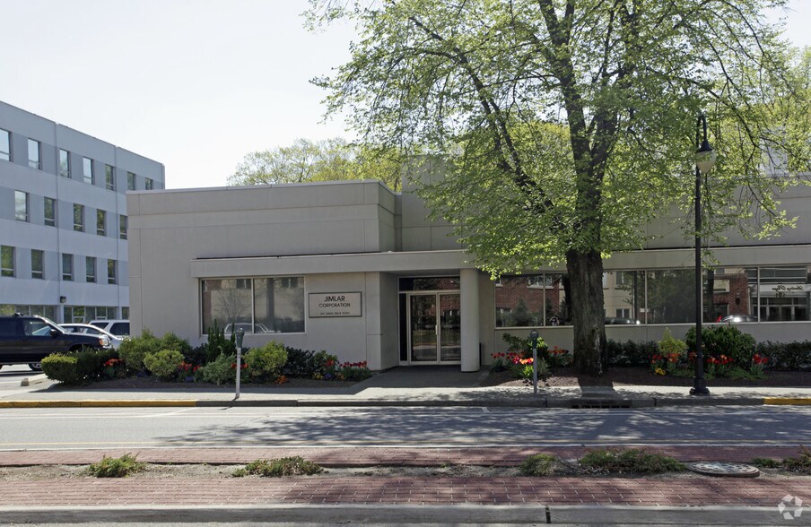 160 Great Neck Rd, Great Neck, NY for sale - Building Photo - Image 1 of 1