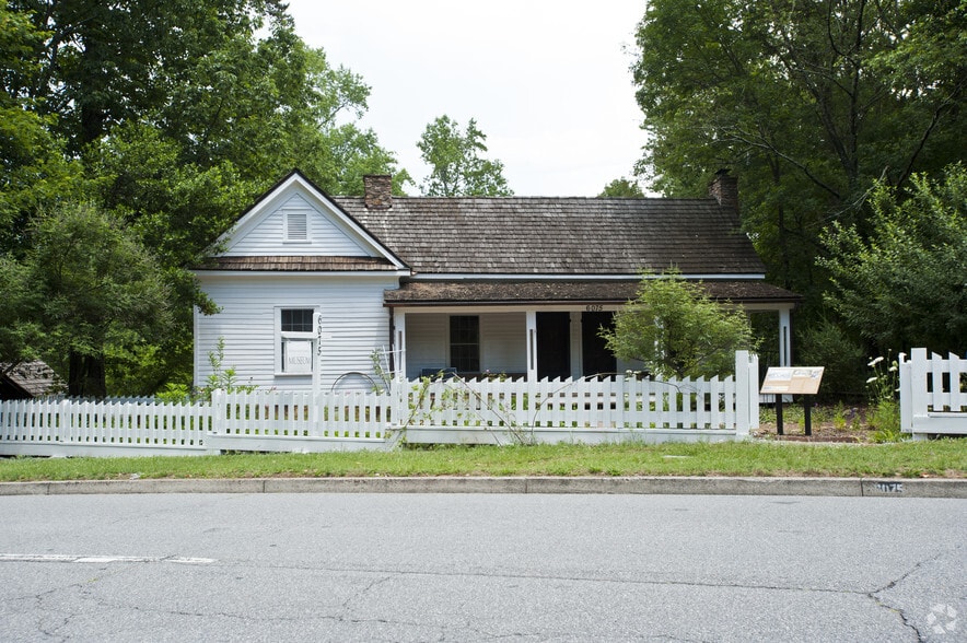 6075 Sandy Springs Cir NE, Atlanta, GA for lease - Building Photo - Image 3 of 3