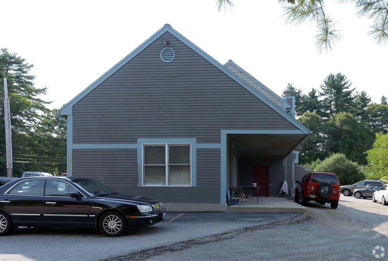 28 Cedar Swamp Rd, Smithfield, RI 02917