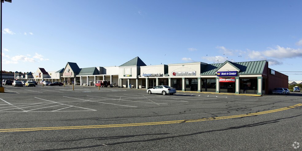 10-180 Elm Plz, Waterville, ME for lease - Primary Photo - Image 1 of 23