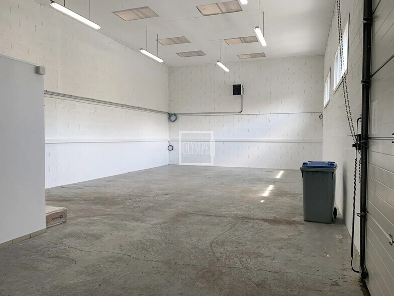 Flex in La Chapelle-sur-Erdre for lease - Interior Photo - Image 2 of 5