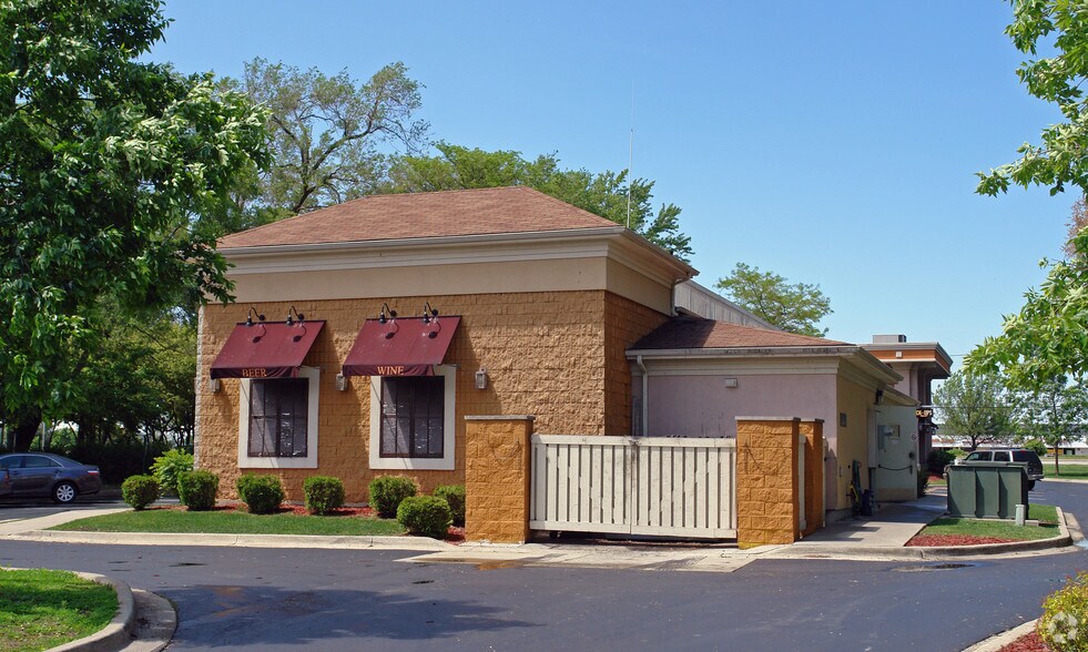 1565 W 75th St, Woodridge, IL for sale - Building Photo - Image 3 of 17