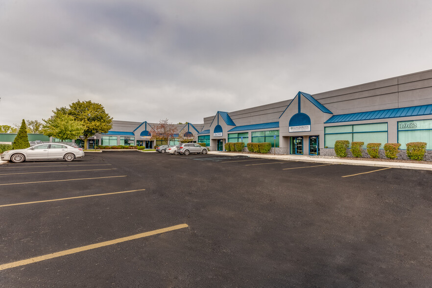 1936-1962 Star Batt Dr, Rochester Hills, MI for lease - Building Photo - Image 1 of 6