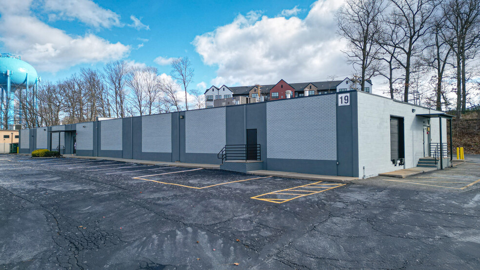 19 West St, East Hanover, NJ for lease - Building Photo - Image 2 of 3