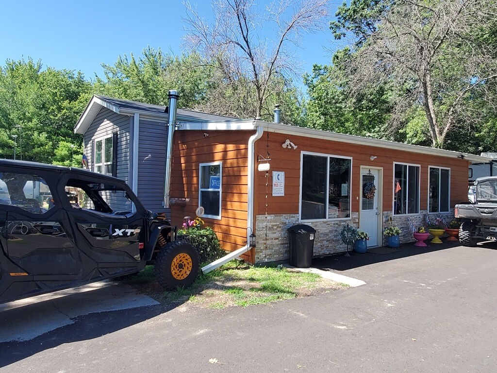 10895 Jack Oak Rd, Cassville, WI 53806 Sandy Bottoms Up