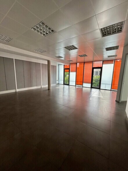 7 Avenue De La Porte De Vanves, Paris for lease - Interior Photo - Image 2 of 3