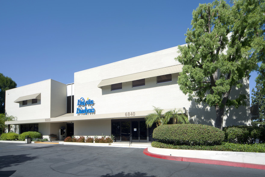 6840-6850 Sepulveda Blvd, Van Nuys, CA for lease - Building Photo - Image 1 of 5