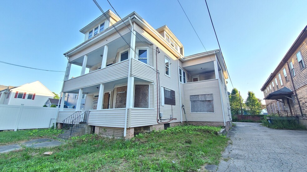 180 Avenue C, Woonsocket, RI for sale - Building Photo - Image 1 of 1