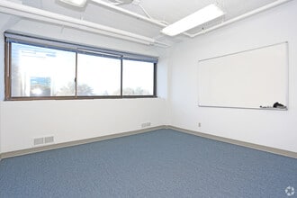 5901 Christie Ave, Emeryville, CA for lease Interior Photo- Image 2 of 5