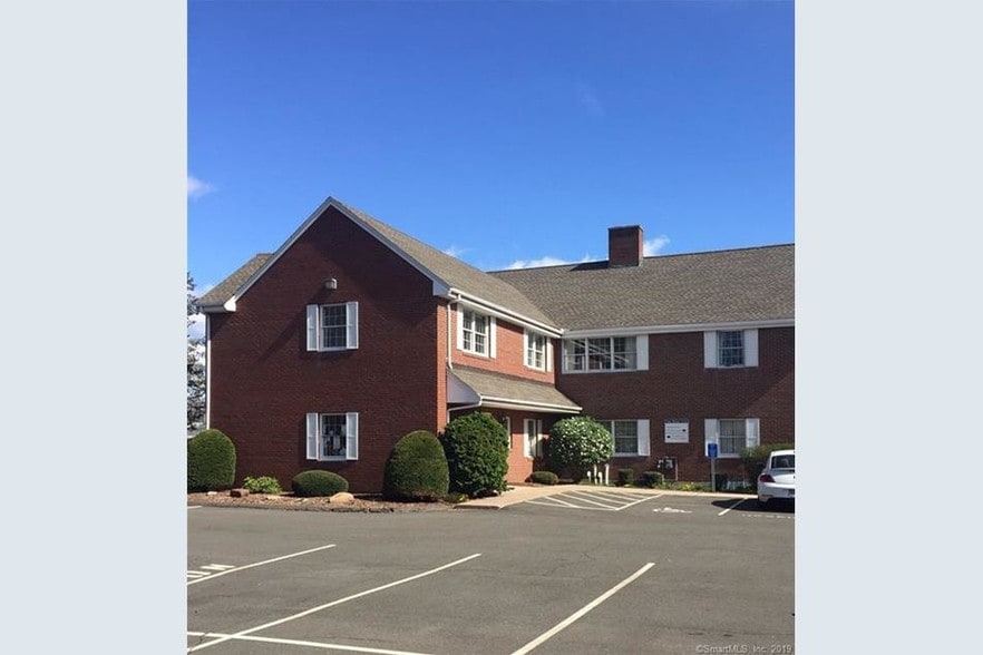 1 Bestor Ln, Bloomfield, CT 06002