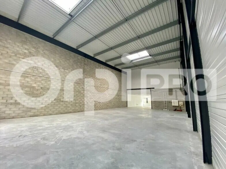 Flex in Montgeron for sale - Building Photo - Image 1 of 6