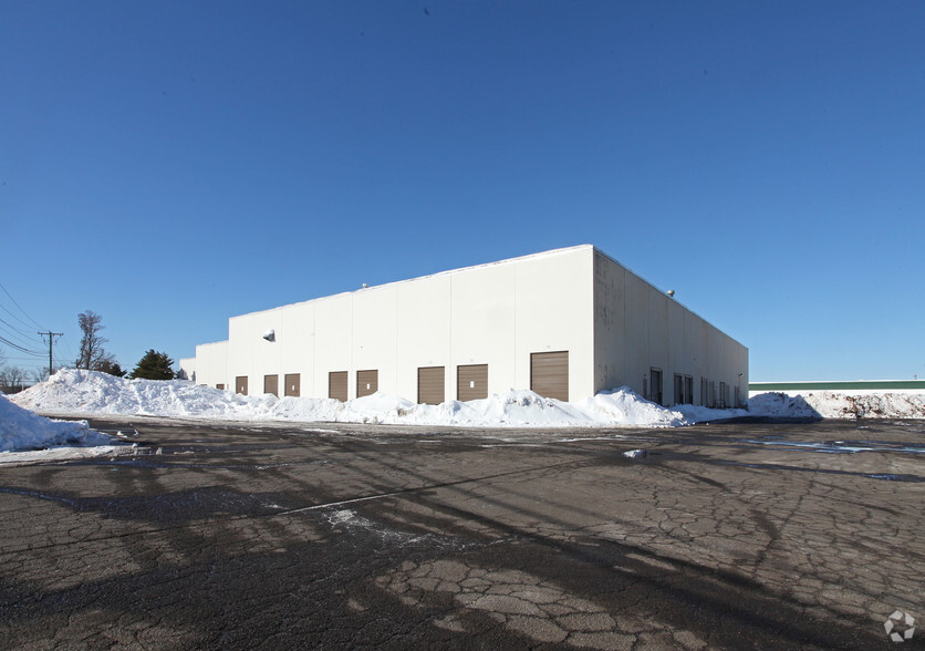 293 Ella Grasso Tpke, Windsor Locks, CT for lease - Building Photo - Image 2 of 3