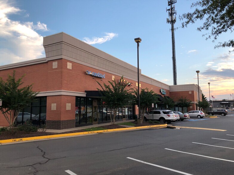 3120-3140 Cowan Blvd, Fredericksburg, VA for lease - Building Photo - Image 1 of 3
