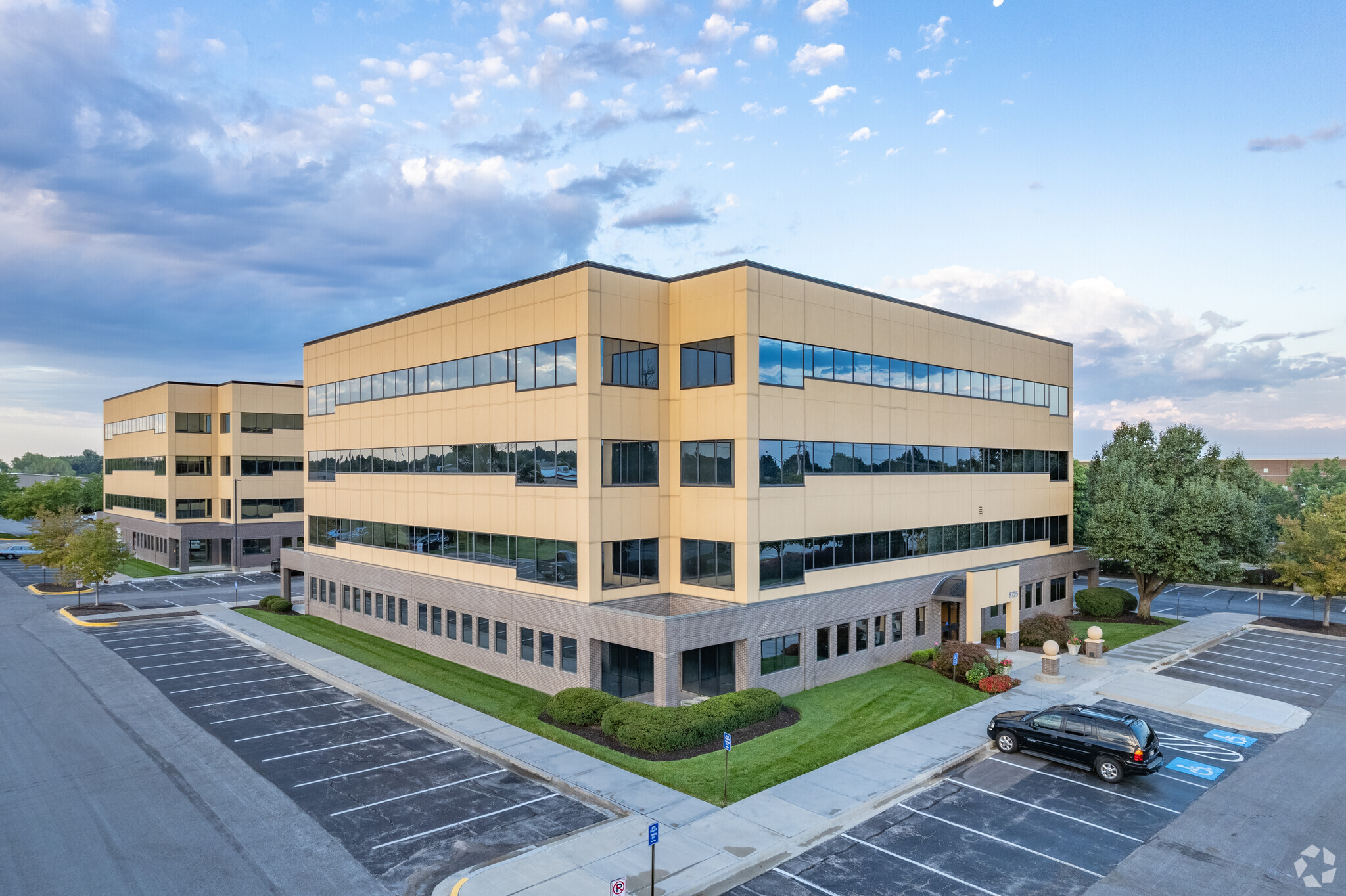 8735 Rosehill Rd, Lenexa, KS for lease Building Photo- Image 1 of 8