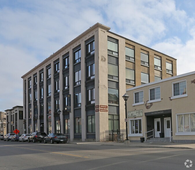 35 Water St S, Cambridge, ON N1R 8R9