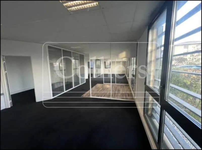 Office in Aix-en-Provence for lease Interior Photo- Image 1 of 7