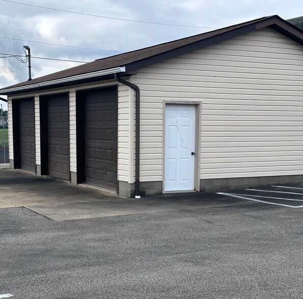 314 E Saltwork St, Elderton, PA 15736 314 E. Salt Work