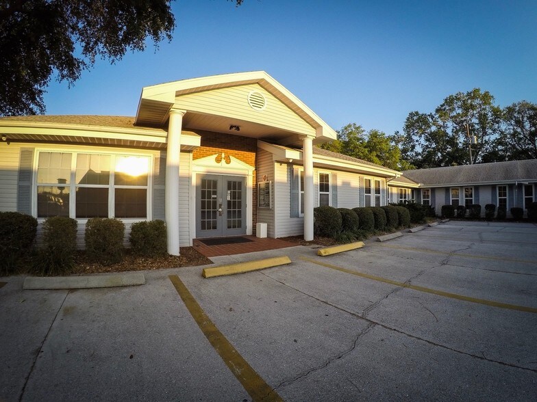 2100 Constitution Blvd, Sarasota, FL for lease - Building Photo - Image 3 of 18