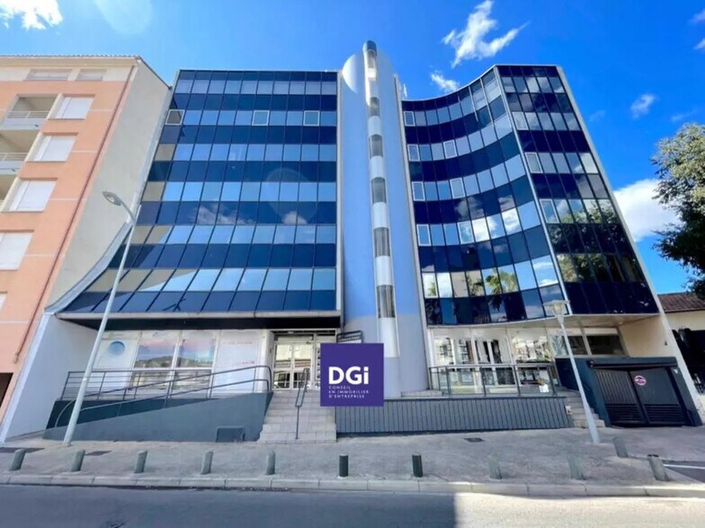 Office in Nîmes for lease - Building Photo - Image 3 of 6