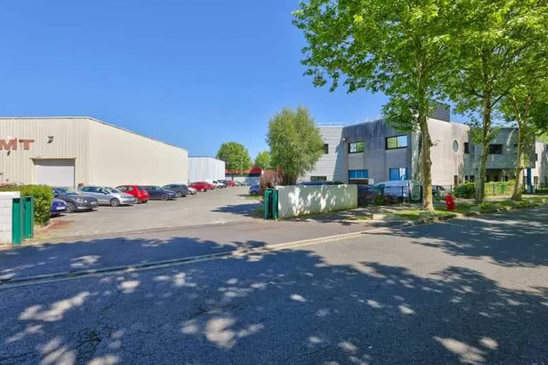 Flex in Collégien for lease - Building Photo - Image 3 of 4