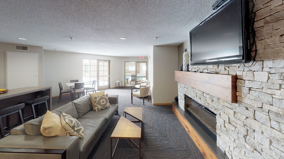 325 Engler Blvd, Chaska, MN for sale - Matterport 3D Scan - Image 3 of 84