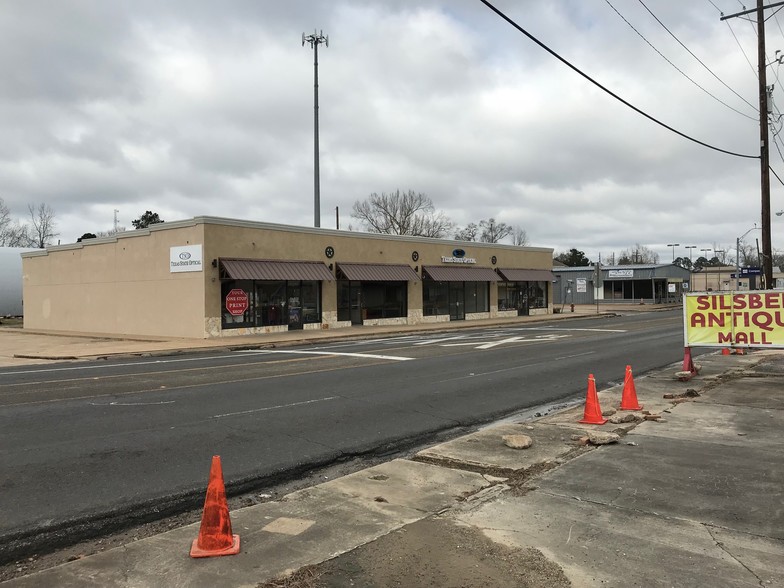 129 N 5th St, Silsbee, TX for lease - Building Photo - Image 1 of 15