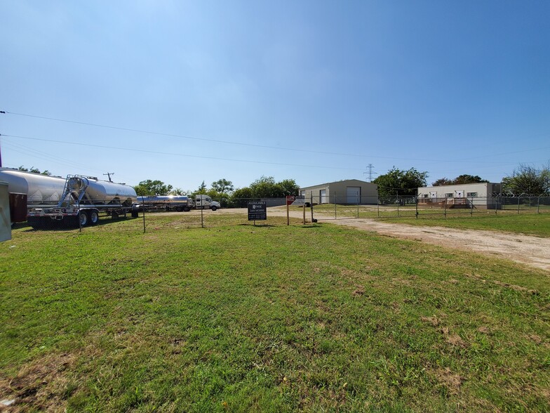 732 County Road 214, Venus, TX for lease - Building Photo - Image 1 of 4