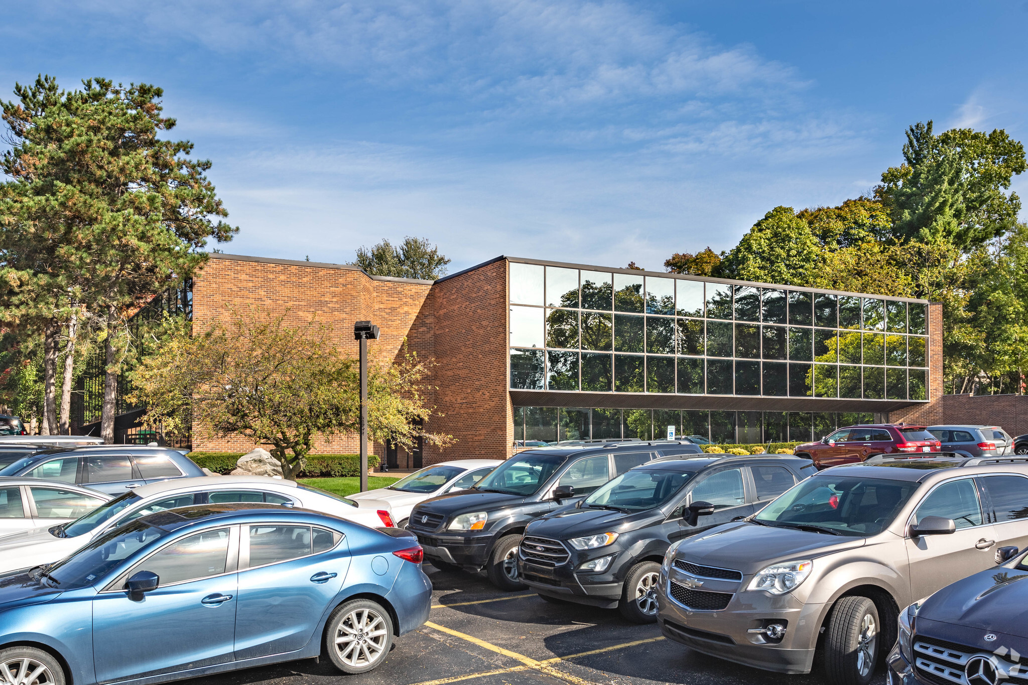 800 W Long Lake Rd, Bloomfield Hills, MI for sale Primary Photo- Image 1 of 1