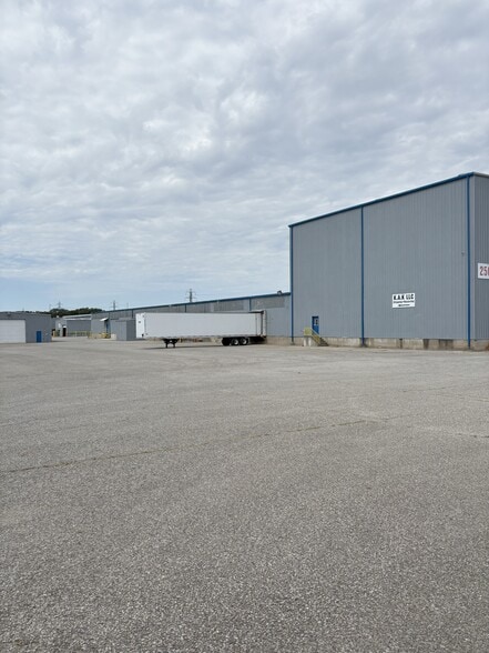 1507 S Olive St, South Bend, IN for lease - Building Photo - Image 3 of 29