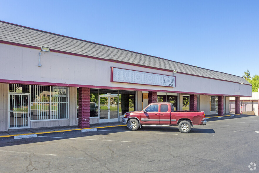 505-539 W Dakota Ave, Fresno, CA for lease - Building Photo - Image 2 of 7